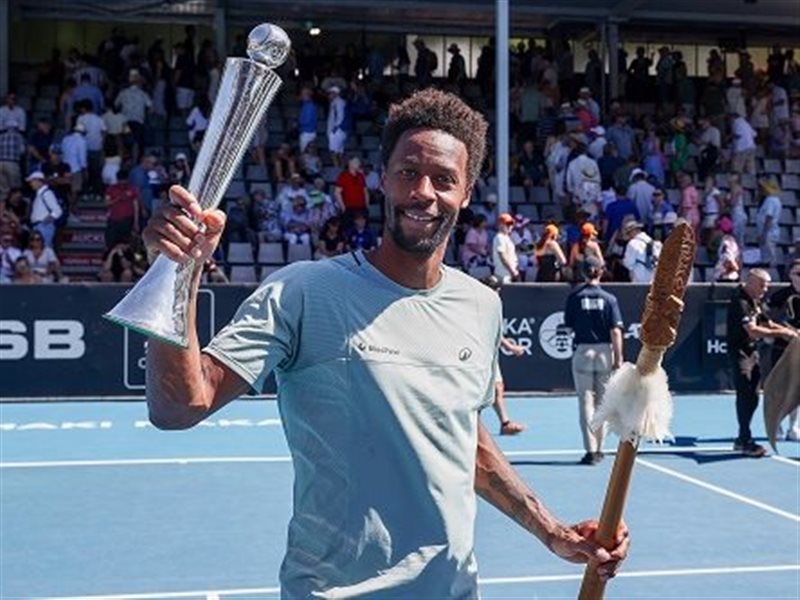 جايل مونفيس يكتب التاريخ في أوكلاند أكبر بطل في بطولات التنس للمحترفين