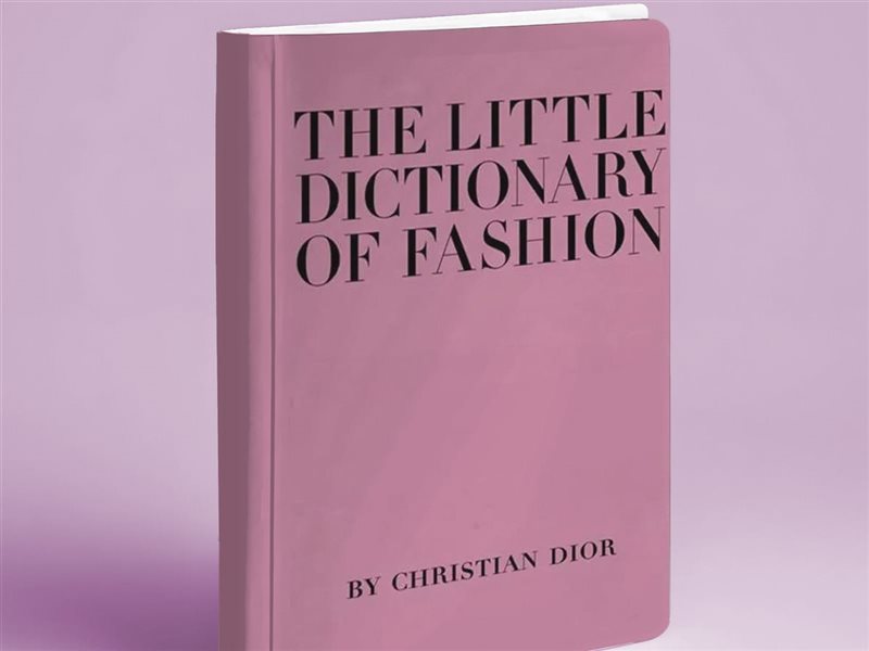 إذا كنت من محبي الموضة.. 5 كتب عليك قراءتها بإمضاء أشهر مصممي الأزياء 