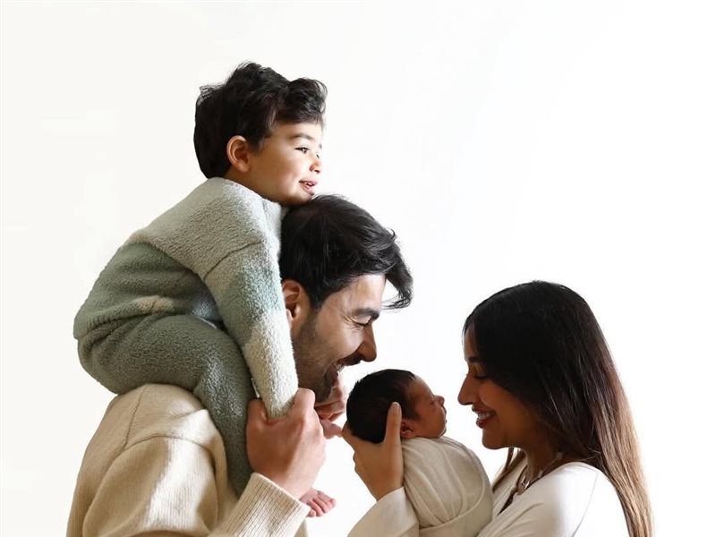 فرح الهادي تحتفل بلحظات عائلية مميزة مع زوجها عقيل وطفليهما نوح وآدم 