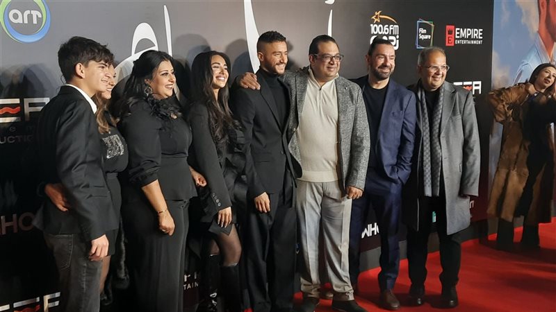 صناع وأبطال فيلم