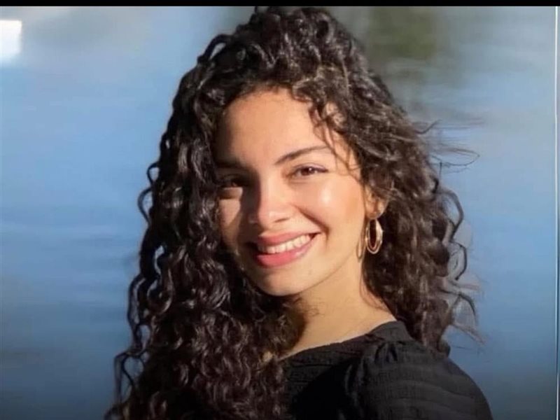 أول مصرية تفوز بجائزة أفضل دكتوراه في الصيدلة بباريس بعد أبحاثها عن علاج الفصام