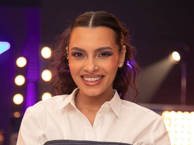 كارمن سليمان تستعرض حملها في أحدث ظهور برفقة زوجها