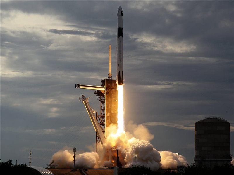 إطلاق صاروخ 