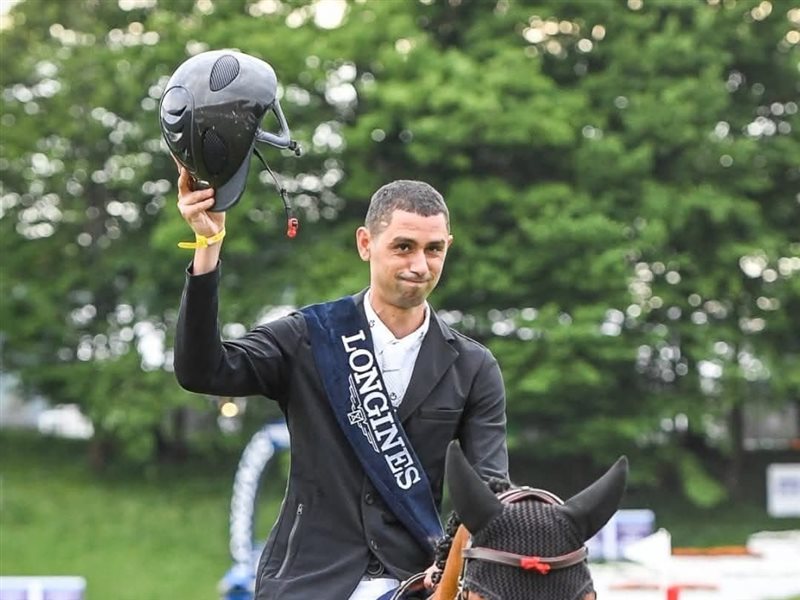 نايل نصار يتوج بلقب بطولة الجائزة الكبرى للفروسية في أمريكا