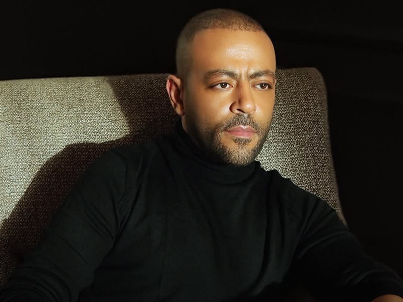 تامر عاشور يغادر نيويورك متجها إلى الرياض لحضور حفل جوي أورد