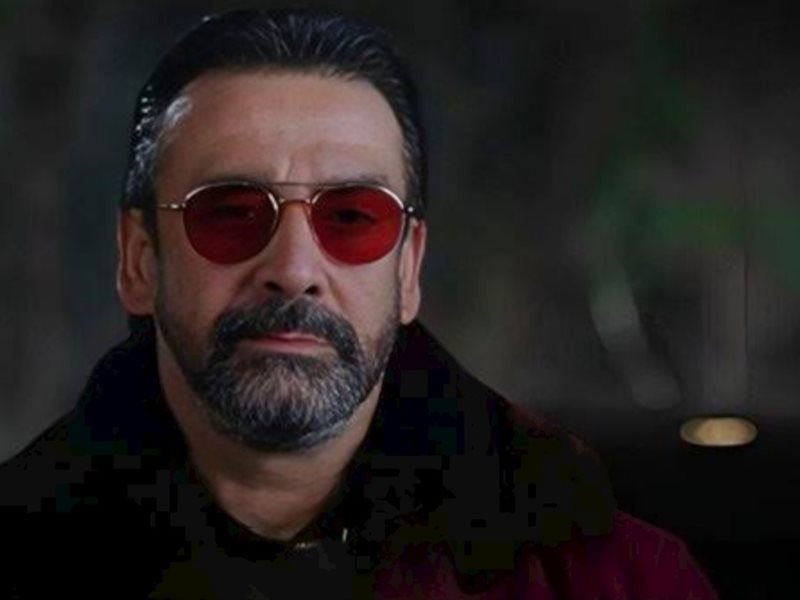 كريم عبد العزيز بعد تكريم والده في Joy Awards 2025: 