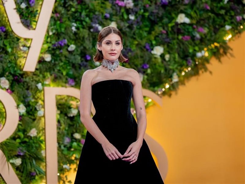 نور عريضة تتألق بفستان من تصميم نيقولا جبران في حفل جوى أووردز 2025