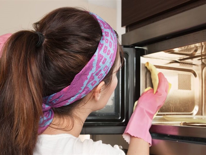 إذا كنت تتجاهل تنظيف الميكروويف بانتظام.. إليك ما ينتظرك