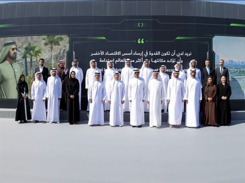 الشيخ مكتوم بن محمد يفتتح مركز البيانات الأخضر في دبي لتعزيز الاستدامة الرقمية