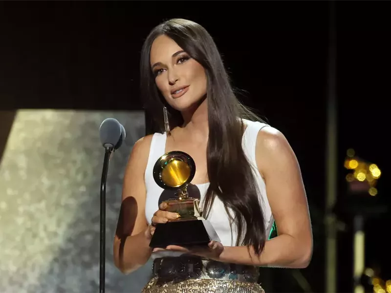 كيسي موسغريفز تفوز بجائزة أفضل أغنية كانتري عن “The Architect”