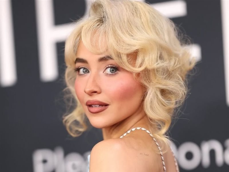 سابرينا كاربنتر تتألق في حفل توزيع جوائز الجرامي 2025 بإطلالة ساحرة من JW ANDERSON