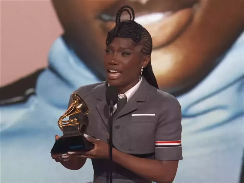 مغنية الراب دوتشي تفوز بجائزة 