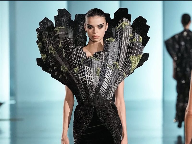 راهول ميشرا يستلهم من الكون في مجموعة الأزياء الراقية لربيع وصيف 2025