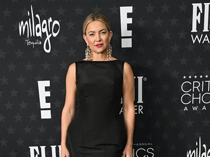 بالصور .. توافد النجوم والنجمات على سجادة حفل توزيع جوائز النقاد السنوي الثلاثين