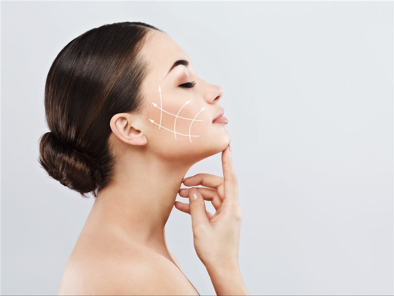 الذقن المزدوجة تحرجك.. دليلك للتخلص منها بدون جراحة 