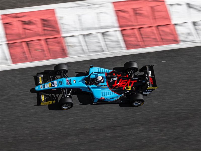 راشد الظاهري يتألق في الفورمولا ريجيونال الشرق الأوسط ويصعد لمنصات التتويج