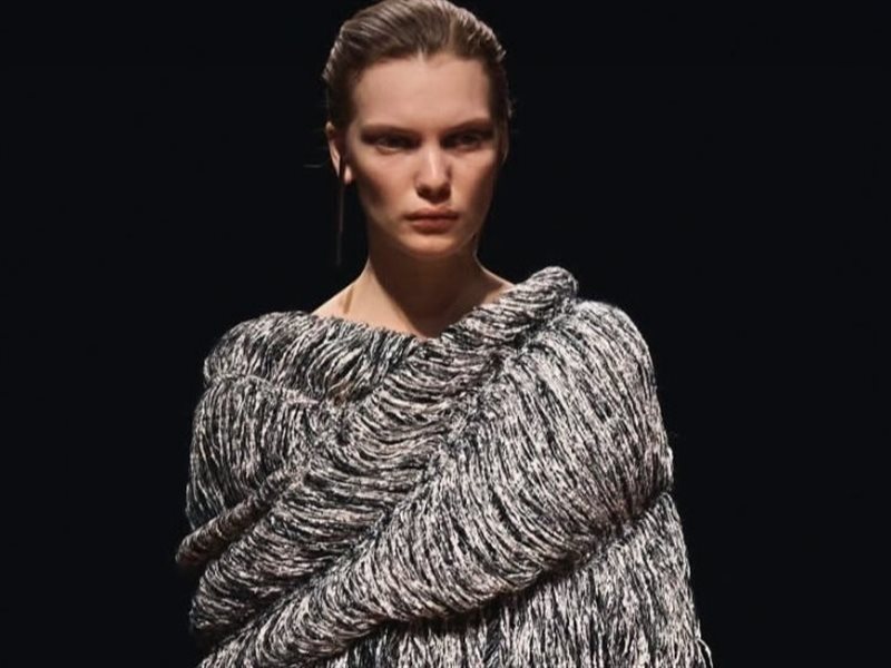  Khaite تعيد تعريف الموضة في نيويورك مزيج من الفخامة والتمرد  