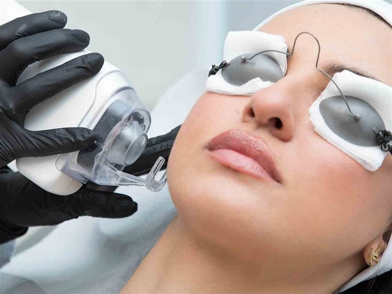 الدكتورة إيمان سند تتحدث عن فوائد الفراكشنال ليزر للتخلص من التصبغات الجلدية وآثار حب الشباب 