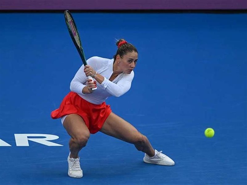 مارتا كوستيوك تحدث مفاجأة كبرى بإطاحة كوكو جوف في بطولة قطر المفتوحة