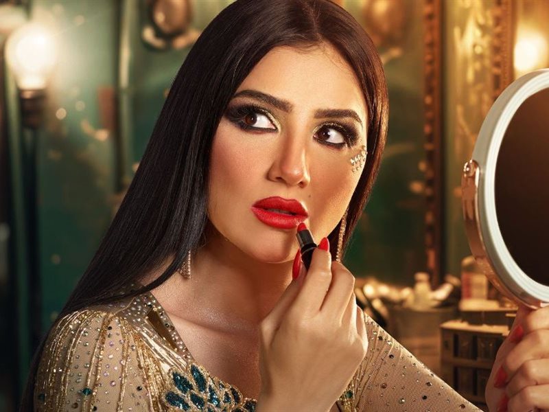 مي عمر توجه رسالة لمنتقدي بوستر «إش إش»