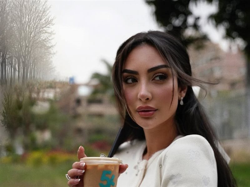 نور الغندور بإطلالة سيمي كاجوال من شانيل في أحدث جلسة تصوير  