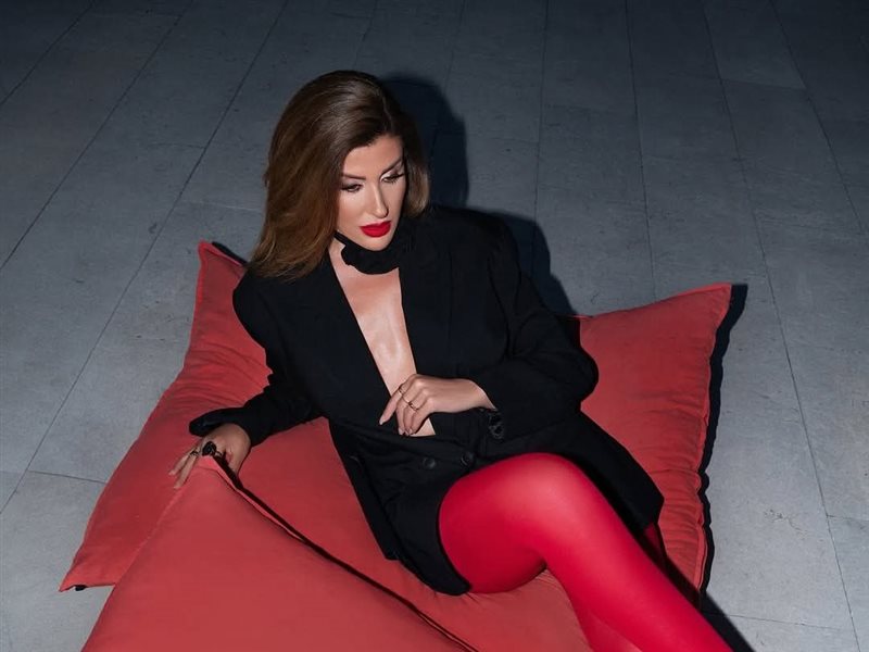 ريتا حرب تحتفل بعيد الحب بإطلالة جريئة في تركيا