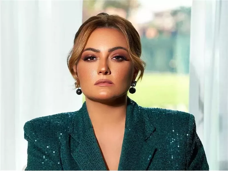 بشرى: «المسرح الحالي لا يتناسب مع طموحاتي وشغل الإنتاج خسّرني».. فيديو