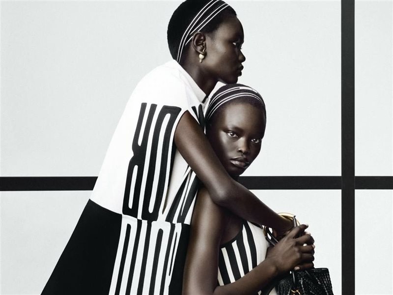 ديور تكشف عن مجموعة SS25: إعادة إحياء للأرشيف بلمسة عصرية