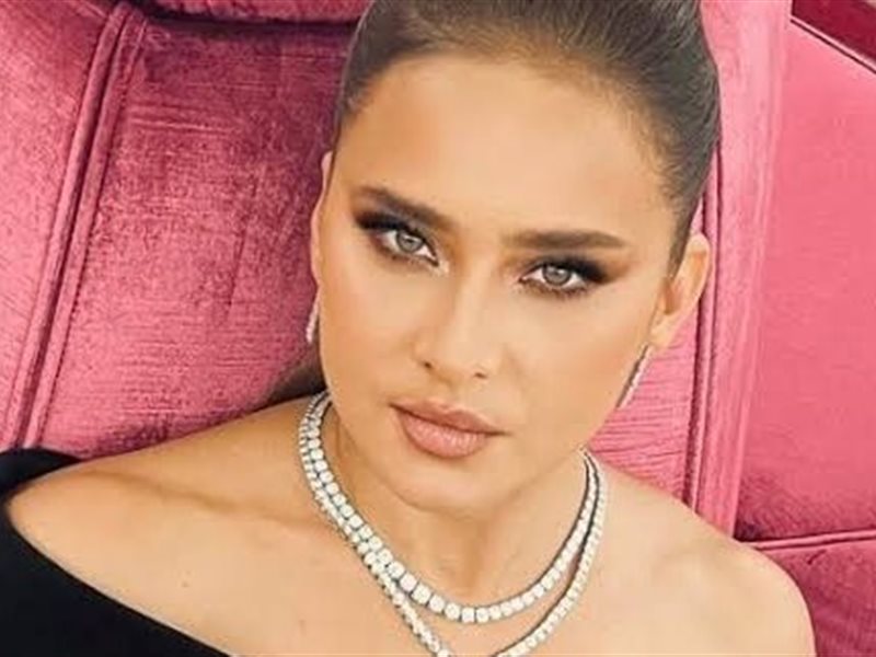 نيللي كريم: 