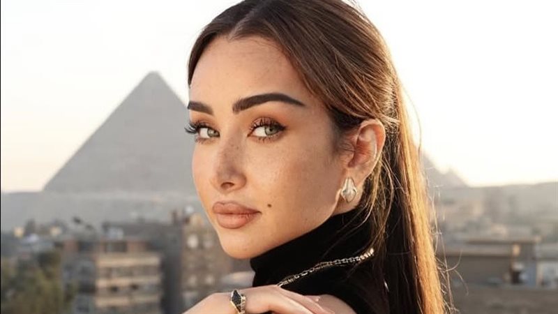 هنا الزاهد