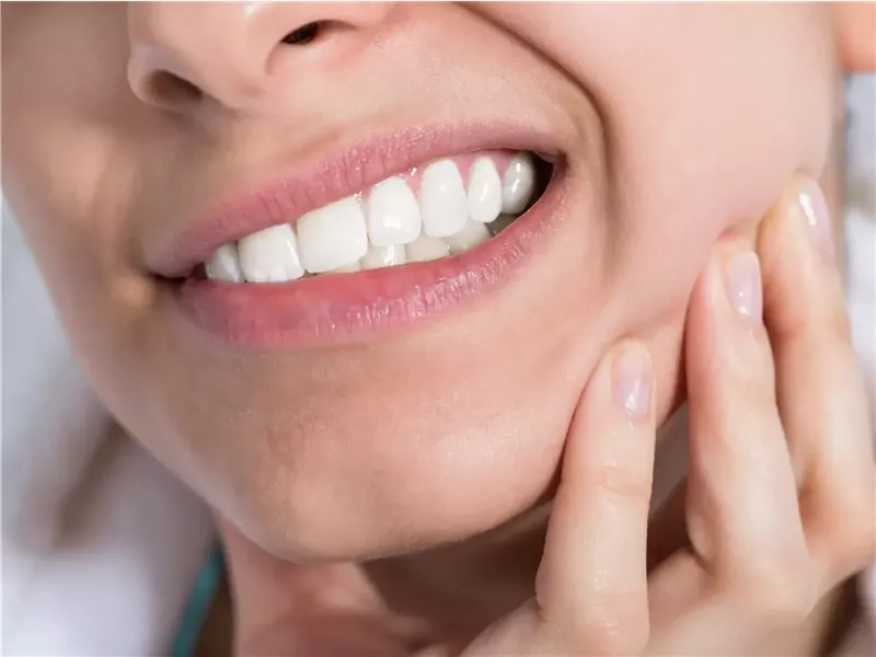 الجز على الأسنان يؤثرعلى عظام الفك.. دليلك لتجنبه