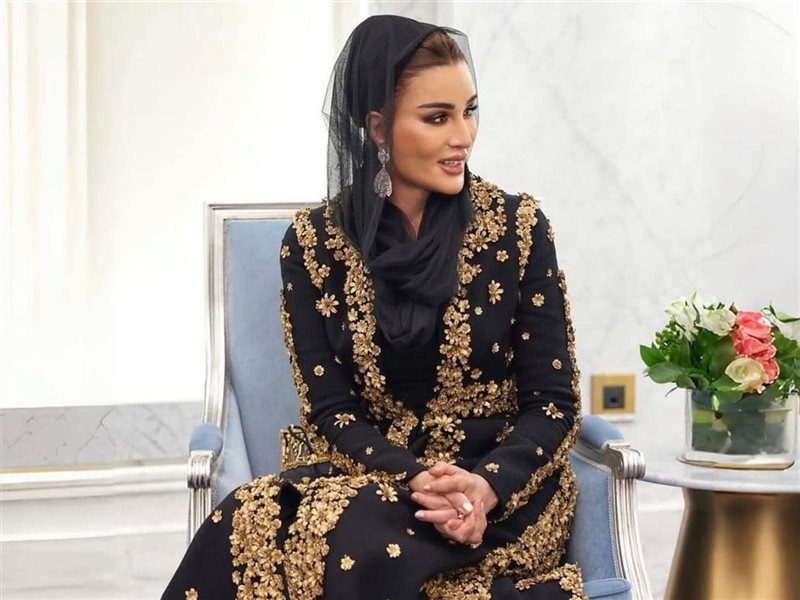 الشيخة موزا بنت ناصر تتألق في الدوحة بتصميم من فالنتينو 