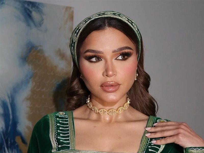 نهى نبيل تتألق بإطلالة خضراء من تصميم فوز الألمعي في السعودية 