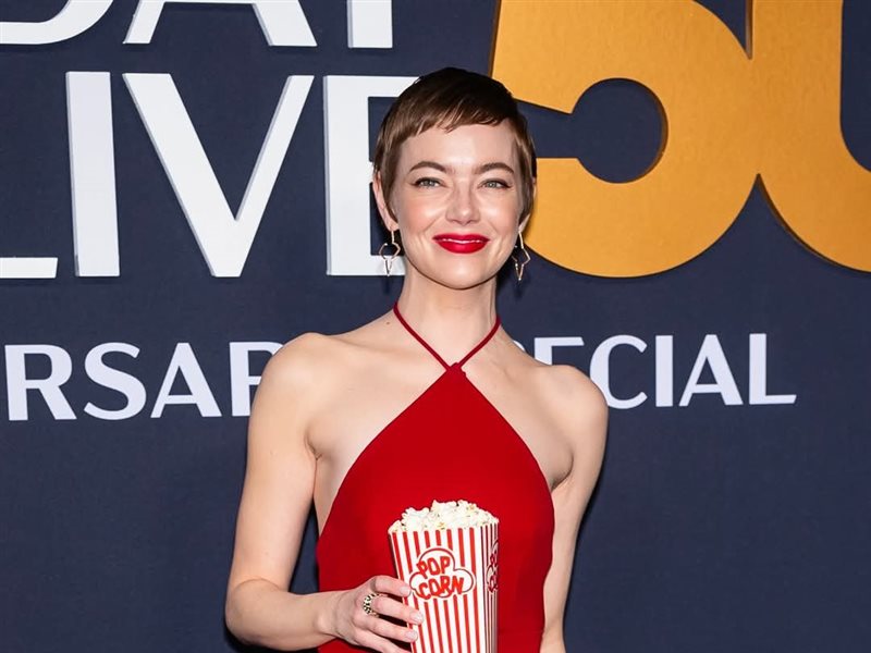 إيما ستون تخطف الأنظار في احتفالية 