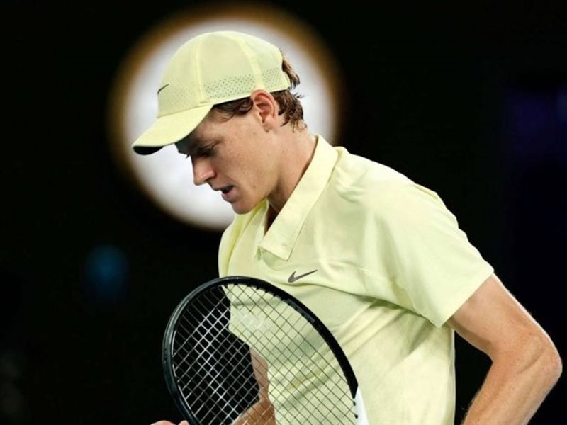 يانيك سينر يتصدر التصنيف العالمي وسط تحولات بين نجوم التنس