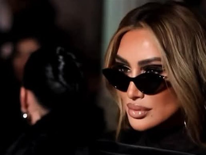 مايا دياب تخطف الأنظار بإطلالة سوداء أنيقة  في عرض أزياء عمران عثمان 