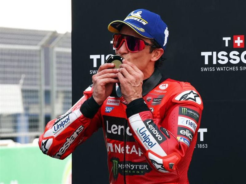 مارك ماركيز يتألق مع دوكاتي ويهيمن على سباق السرعة في تايلاند