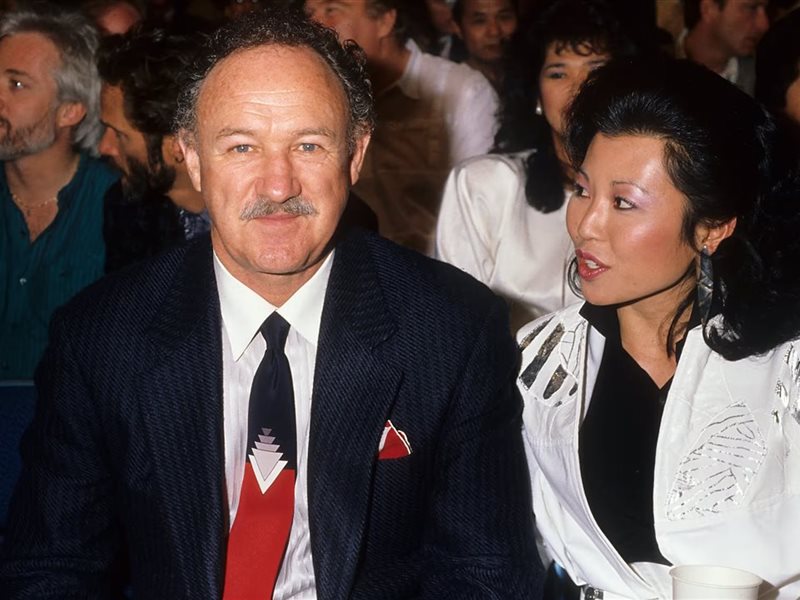 وفاة غامضة للممثل الأمريكي جين هاكمان وزوجته بيتسي أراكاوا وكلبهما.. ما القصة؟ 