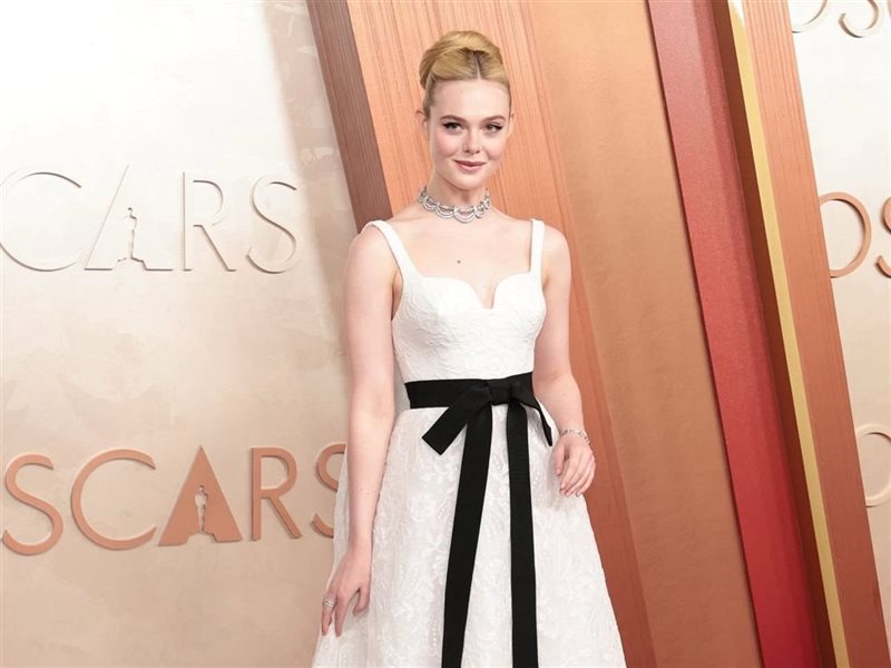 إيل فانينغ أول من ترتدي تصميم سارة بورتون من جيفنشي في الأوسكار 2025