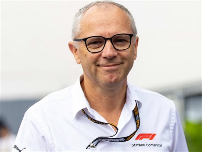 دومينيكالي يجدد عقده لقيادة الفورمولا 1 حتى 2029 وسط تفاؤل النجوم والجماهير