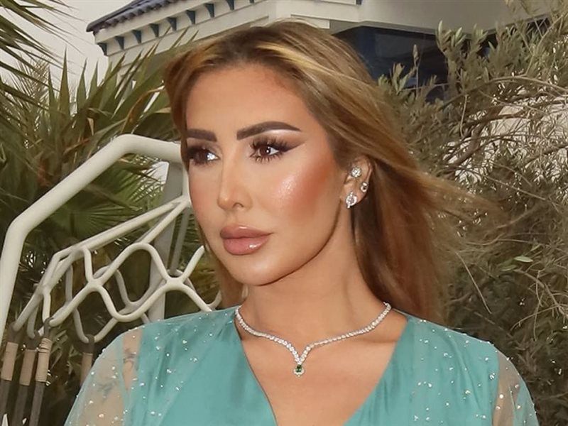 جويل مردينيان تتألق بإطلالة رمضانية جديدة من تصميم والدتها 