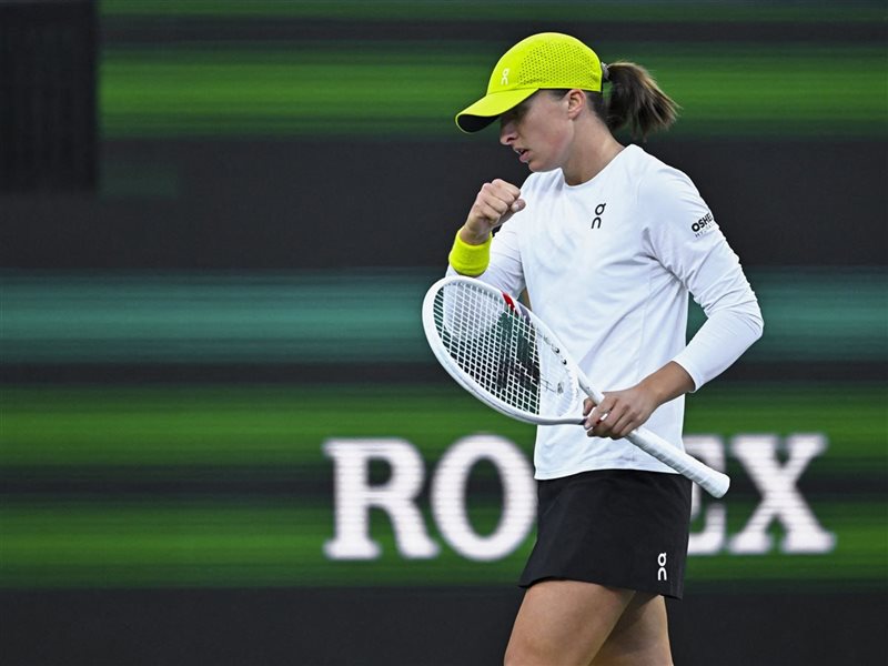 شفيونتيك وألكاراز يواصلان الزحف نحو الألقاب في إنديان ويلز