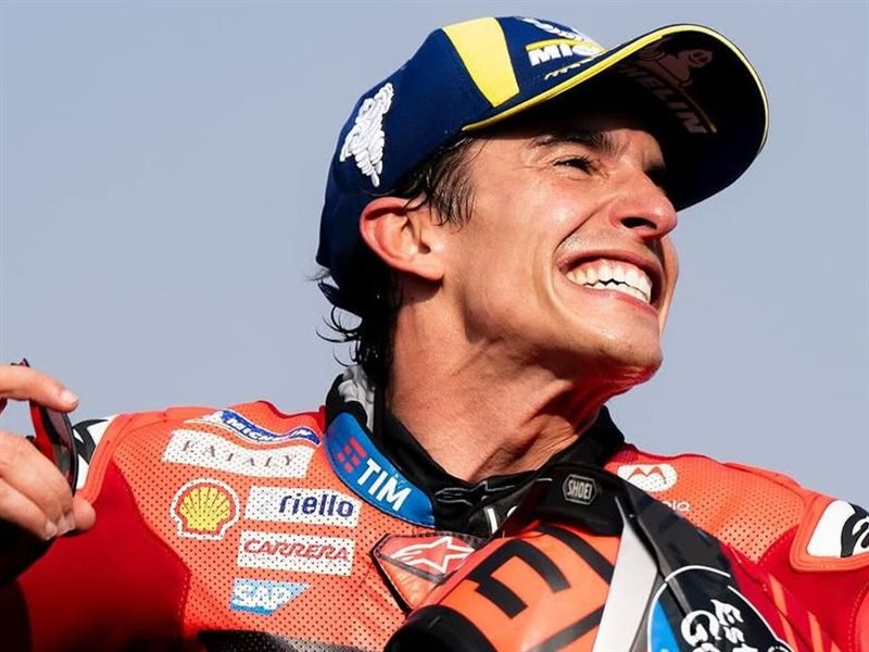 مارك ماركيز يتفوق على شقيقه أليكس ويعزز صدارته في بطولة العالم للدراجات