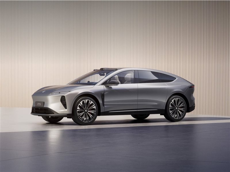 Nio ET9 سيارة كهربائية فاخرة تتحدى مرسيدس وBMW بتقنيات مبتكرة