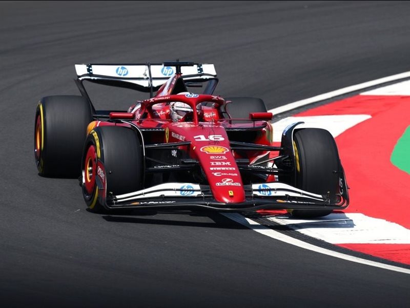 هاميلتون يفوز بسباق السرعة وبياستري يخطف الانطلاقة الأولى في جائزة الصين الكبرى