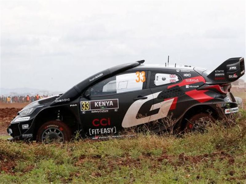 إلفين إيفانز يخطف الأضواء في رالي كينيا ويتصدر بطولة العالم