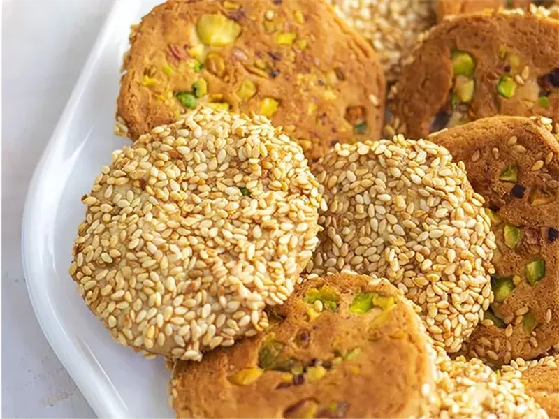 قبل العيد.. حضري البرازق بالسمسم والفستق الحلبي على الطريقة السورية 