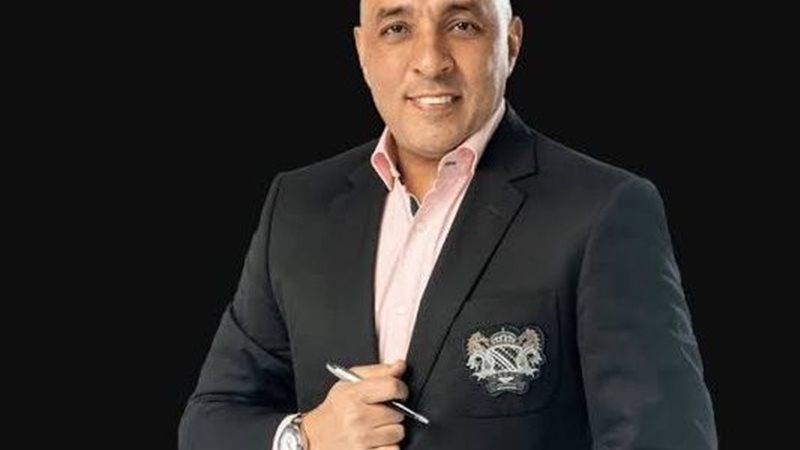 الكاتب عصام يوسف
