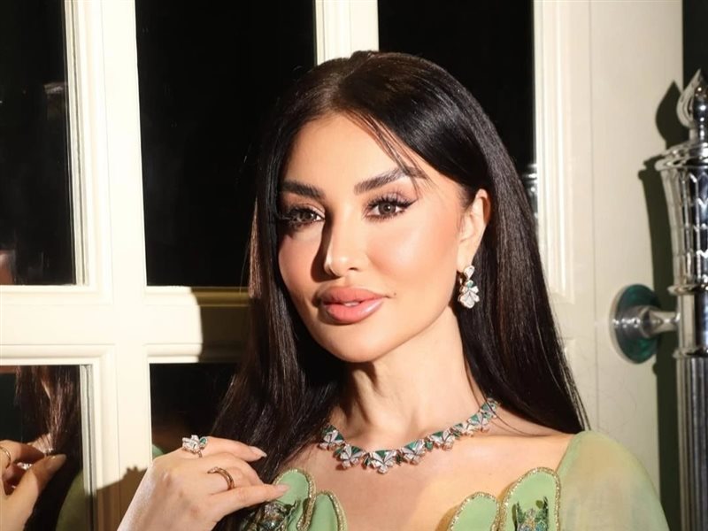 ميساء مغربي تتألق بفستان أخضر زيتوني من توقيع Alhasnaa Signature