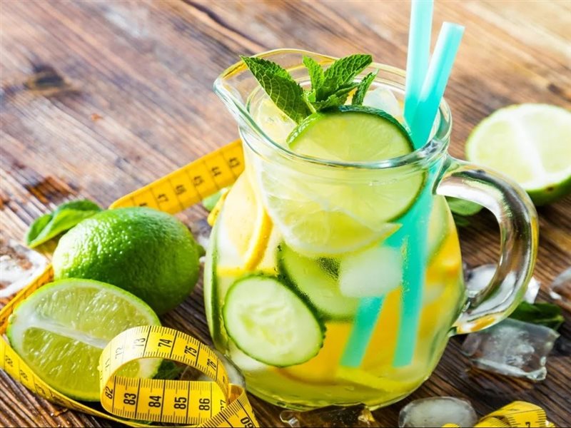 مشروب تناوليه صباحًا يخلصك من دهون البطن 